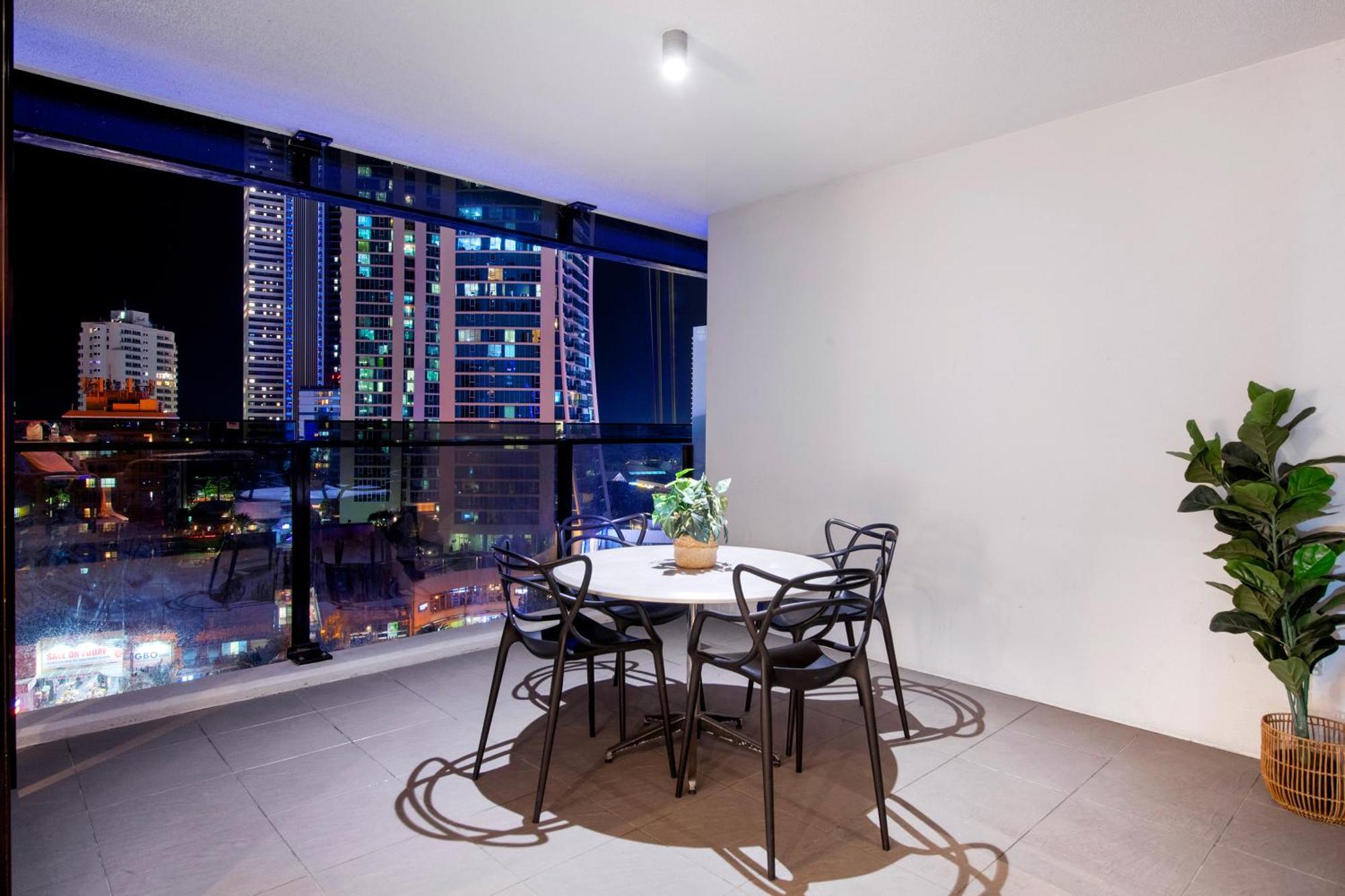 Ocean View Apartments With Balcony - Circle On Cavill - Central Location! - Self Contained & Privately Managed 黄金海岸 外观 照片