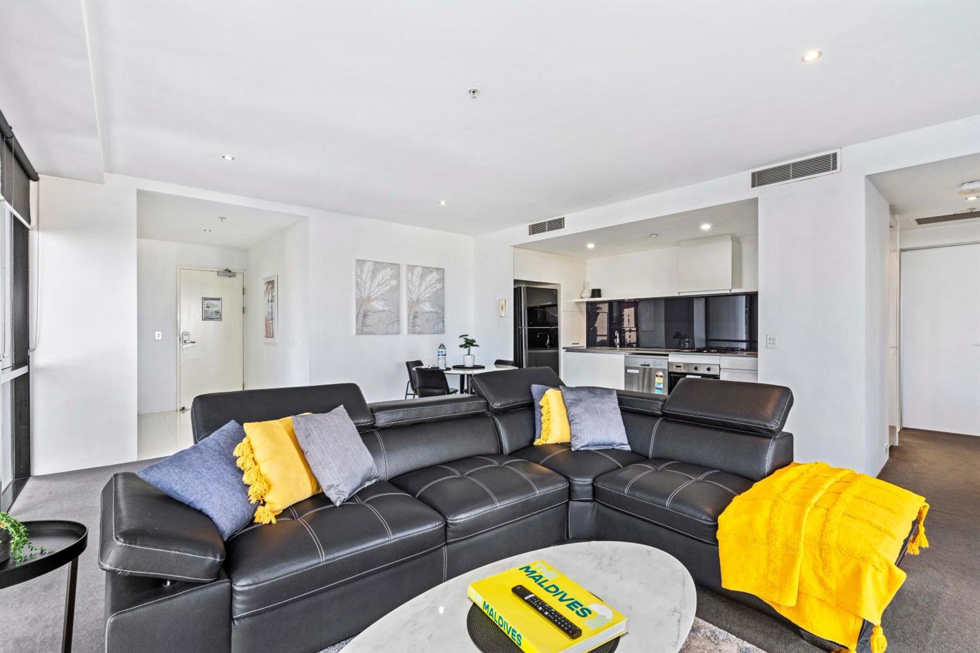 Ocean View Apartments With Balcony - Circle On Cavill - Central Location! - Self Contained & Privately Managed 黄金海岸 外观 照片