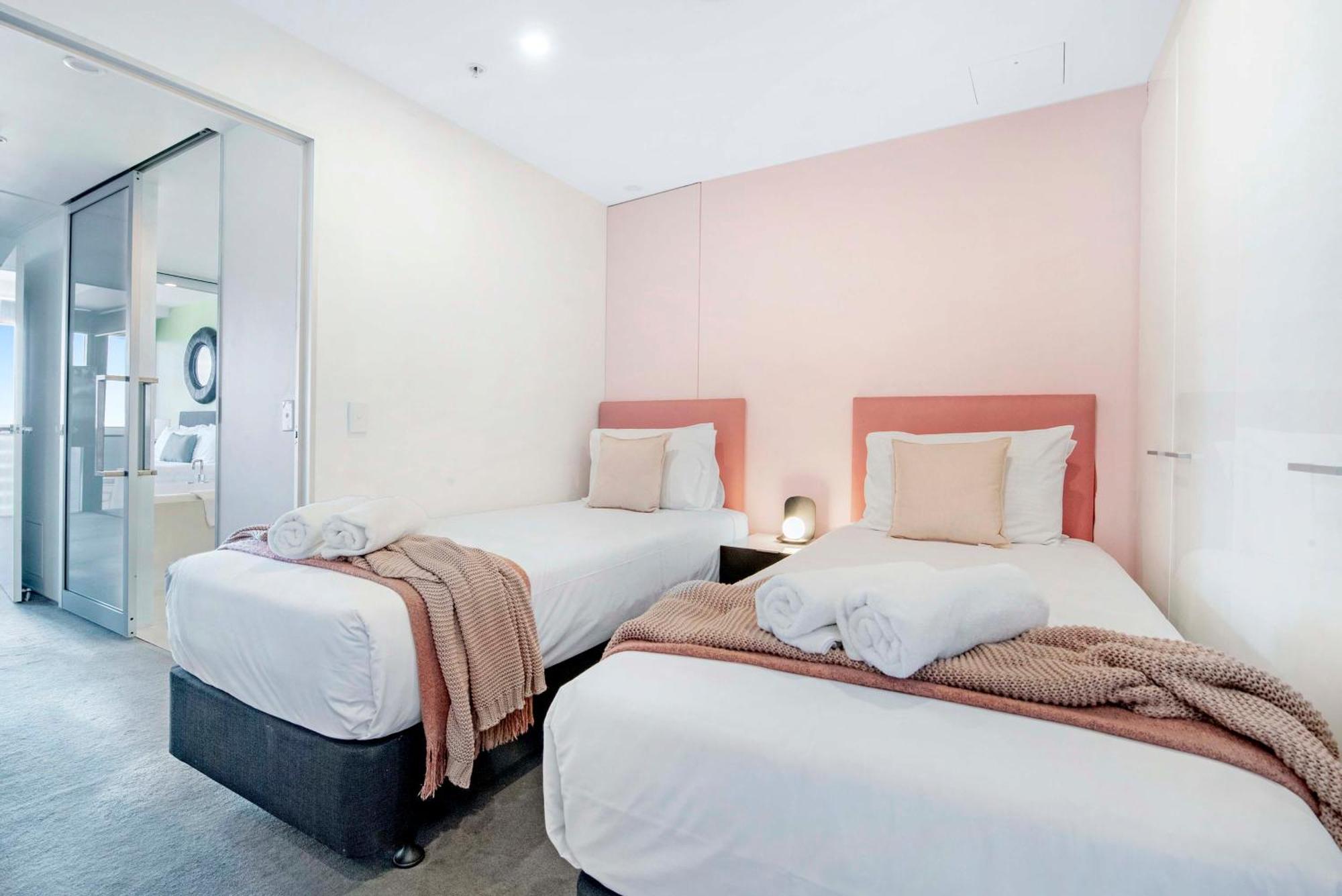 Ocean View Apartments With Balcony - Circle On Cavill - Central Location! - Self Contained & Privately Managed 黄金海岸 外观 照片