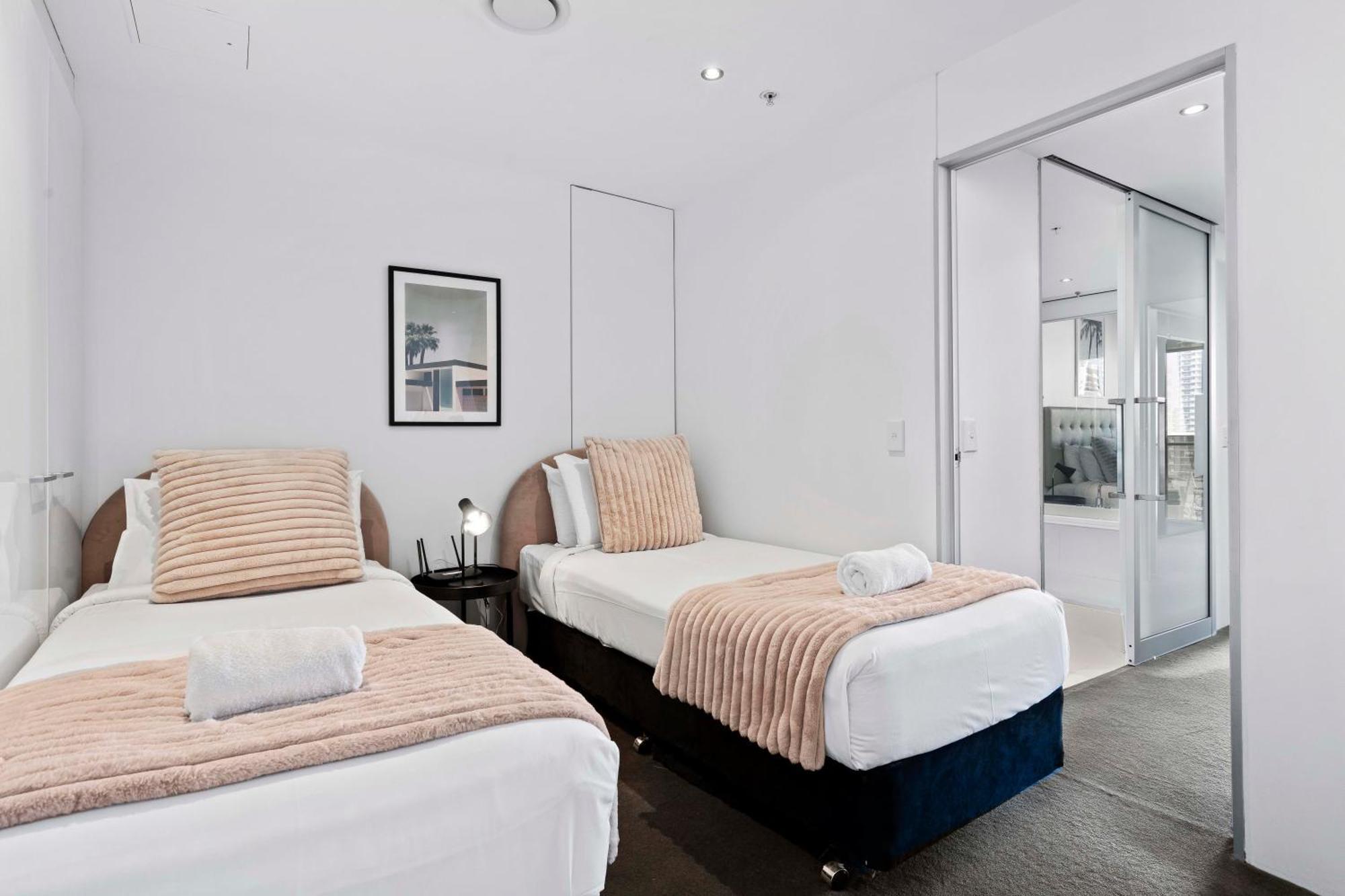 Ocean View Apartments With Balcony - Circle On Cavill - Central Location! - Self Contained & Privately Managed 黄金海岸 外观 照片